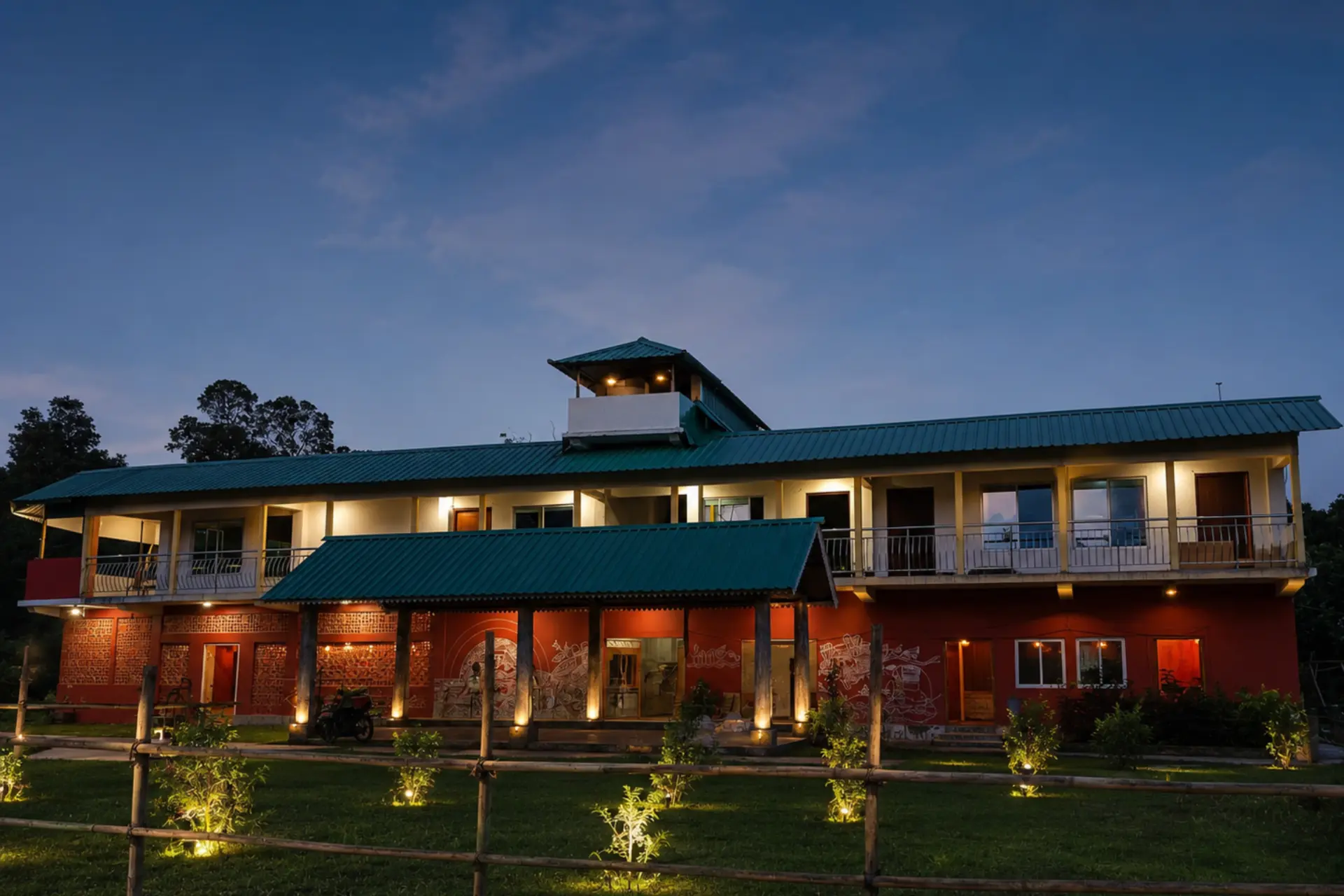 Terrain Vanabas lit at dusk, seen across the lawn